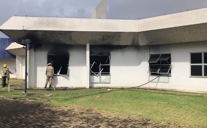 VÍDEO: Incêndio destrói prédio do INSS em Porto Velho