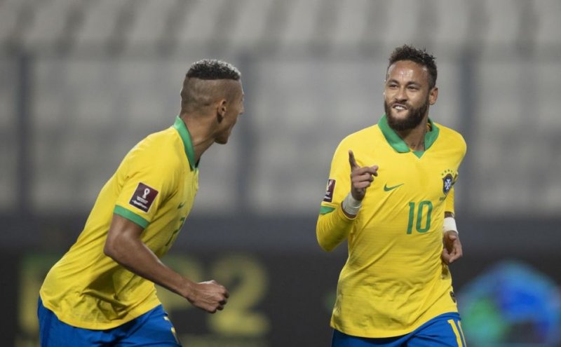 Com três gols de Neymar, Brasil vira contra o Peru na 50ª partida de Tite