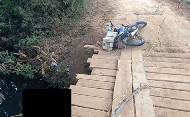 Vale do Paraíso: motociclista é encontrado morto dentro de igarapé; moto caída sobre ponte indica acidente