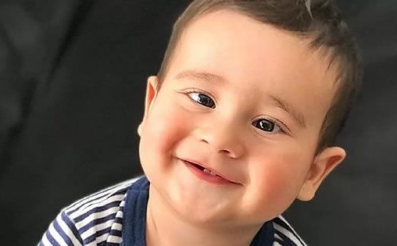 Mãe promove vaquinha online para custear cirurgia oftalmológica de filho de 8 meses