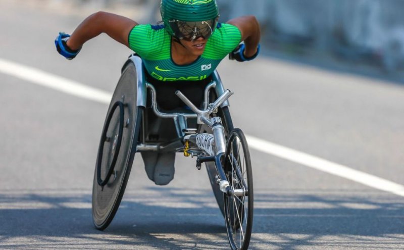 Aline Rocha conquista bronze entre cadeirantes na Maratona de Berlim