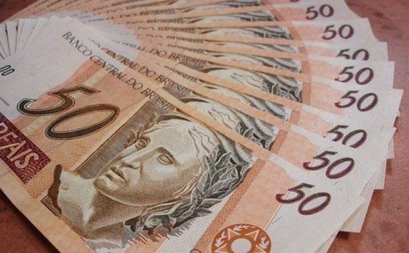 Receita paga terceiro lote da restituição do Imposto de Renda
