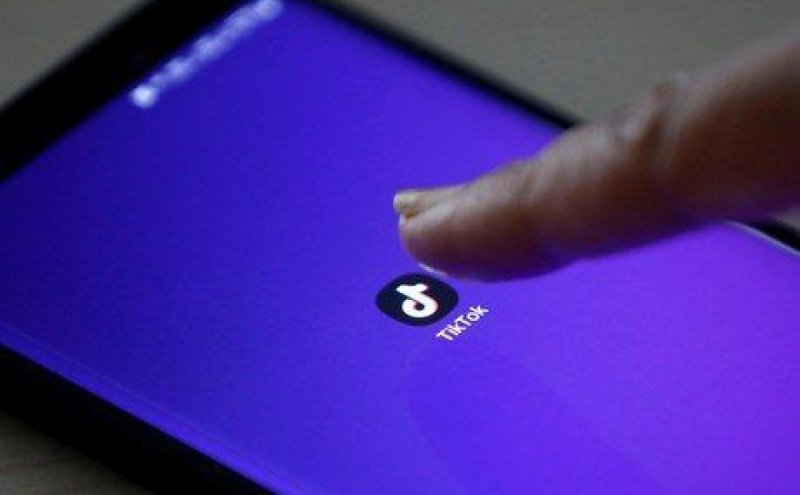 Trump assina ordens para proibir TikTok e WeChat nos EUA