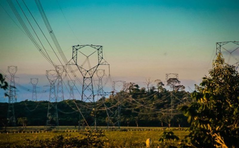 Lei proíbe corte de água e energia nos finais de semana e feriados.