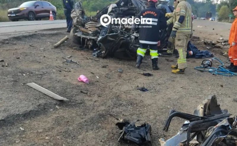 ATUALIZADO - Acidente entre caminhonete e carreta deixa cinco mortos na BR-364; veja quem são as vítimas