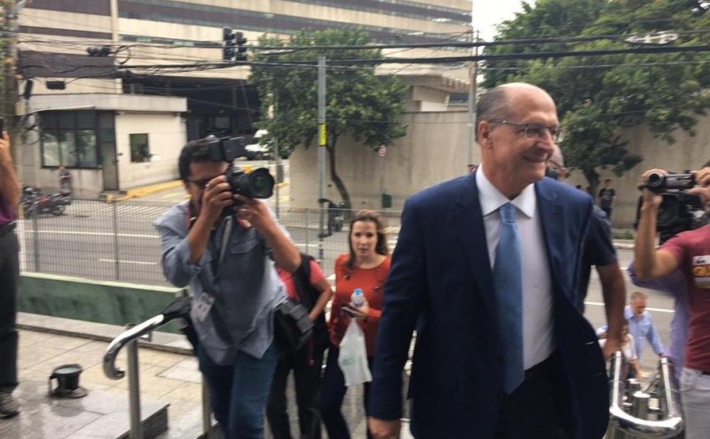 Alckmin é denunciado por falsidade ideológica eleitoral, corrupção passiva e lavagem de dinheiro